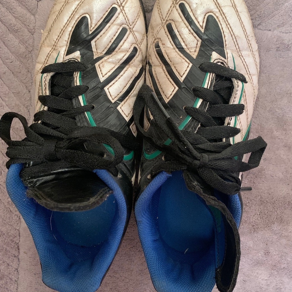 Kids Soccer Cleats size 4.5